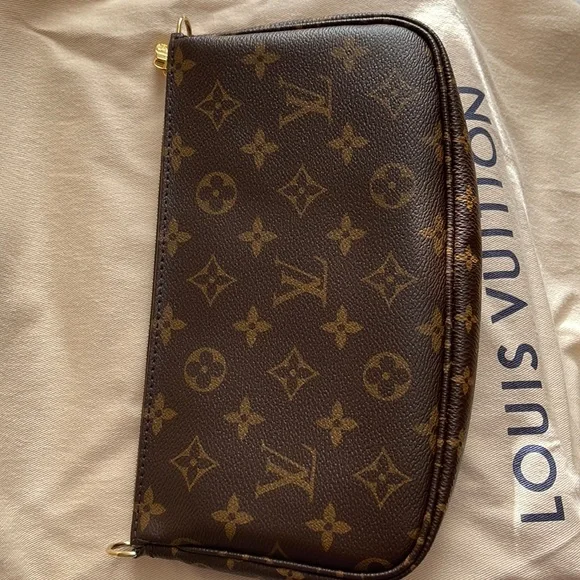 Louis Vuitton LARGE POCHETTE ACCESOIRES w/ 16mm Adjustable MONOGRAM STRAP - Picture 11 of 16